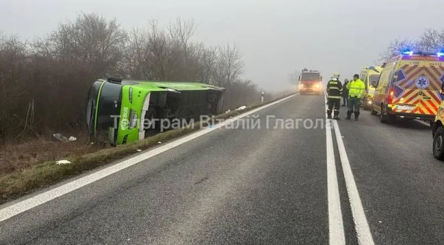 перевернулся украинский автобус